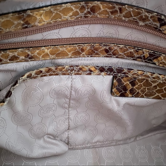 Michael Kors Python Selma Satchel. Pristine! Detachable shoulder strap. Classic! - Picture 5 of 5